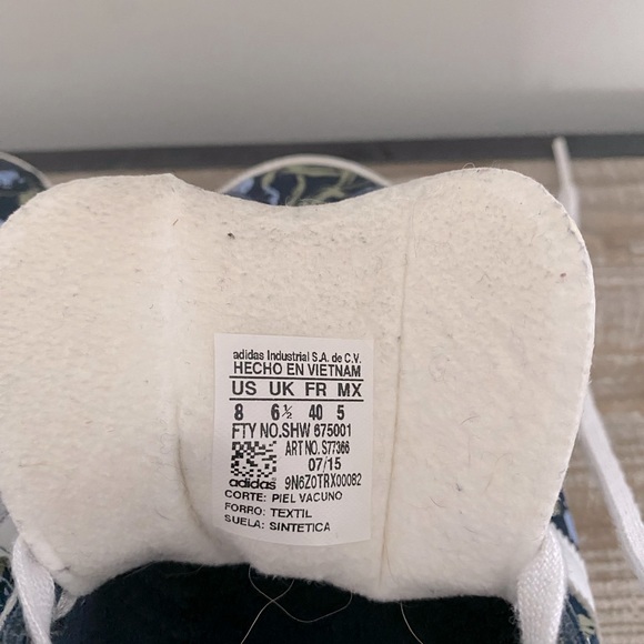 Adidas shoes - Picture 3 of 3